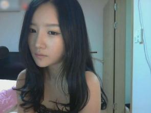 女主播露胸与内衣,女主播意外露胸内衣瞬间引发热议